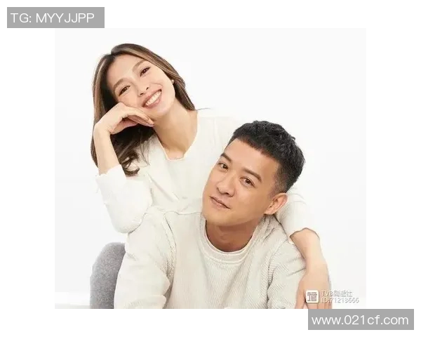 足球女网红与球星亲密互动背后的真相与娱乐圈跨界合作的深度解析 足球女网红与球星亲密互动背后的真相与娱乐圈跨界合作的深度解析