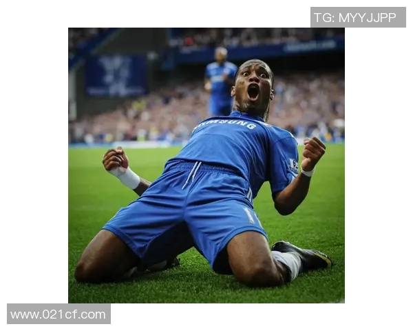 足球球星虔诚祈祷特写展现赛场背后的信仰与坚持